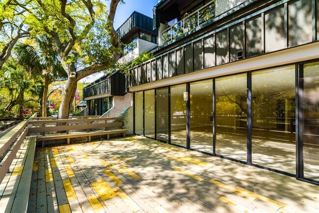 Foto del edificio - 2540 W Palm Dr