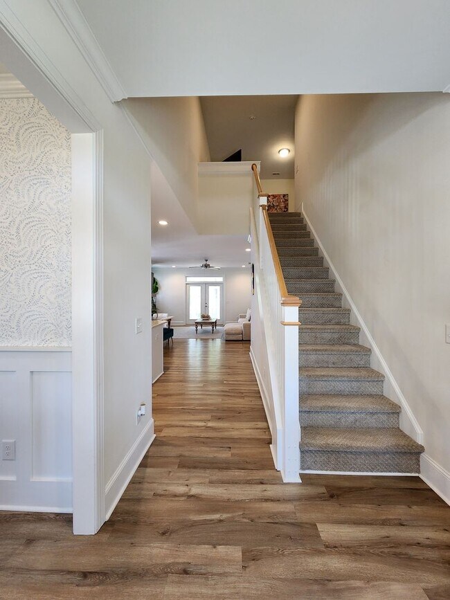 Building Photo - Home Available in Summerhouse on Everett Bay! Showings Coming Soon.