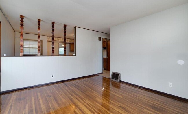 Building Photo - Section 8 Welcome !  Spacious 3 Br / 1 BA Home For Rent !