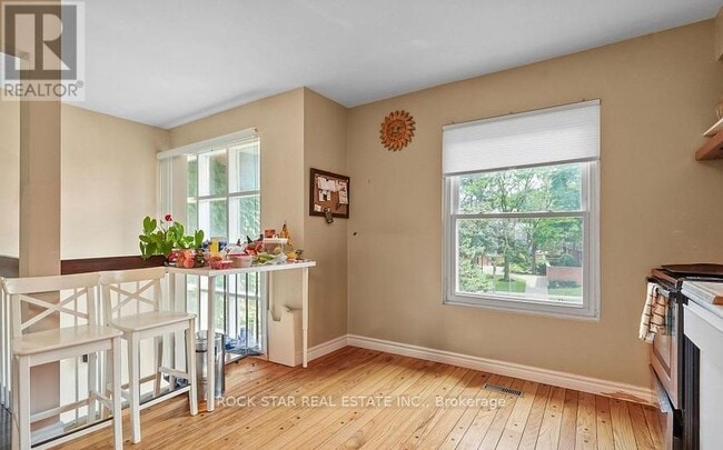 Building Photo - 70 Upper Canada Dr