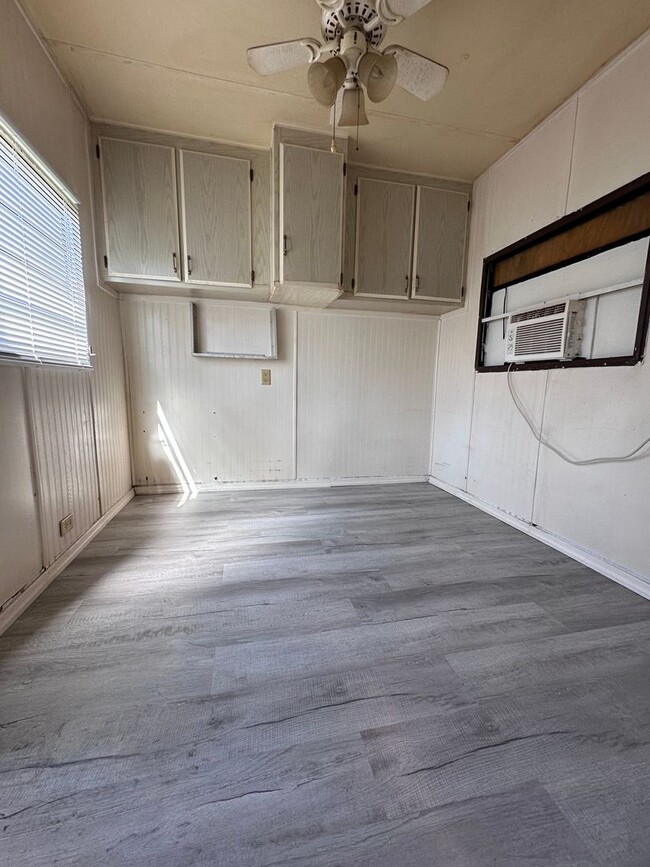 Building Photo - 11811 N Broad St