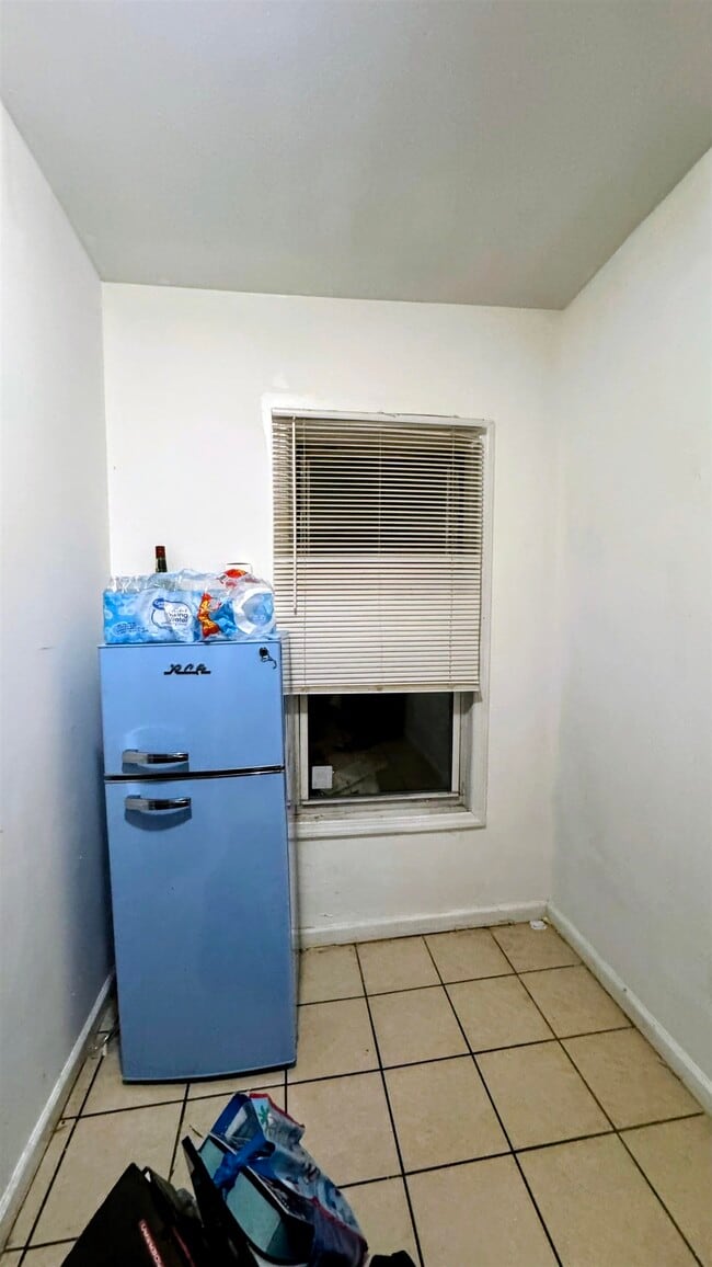 Building Photo - 475 West Side Ave