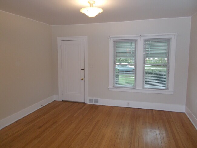 Foto del edificio - 311 Phillips Pl