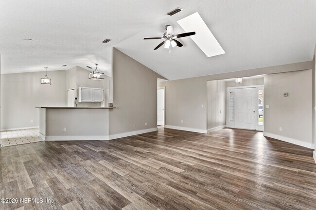 Foto del edificio - 13335 Currituck Dr N