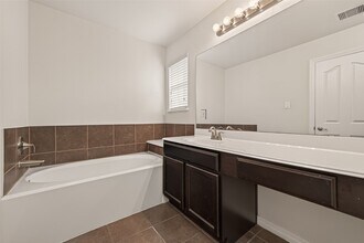 Building Photo - 8908 Clovermist Dr