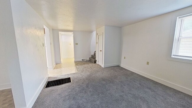 Building Photo - Single Family Home