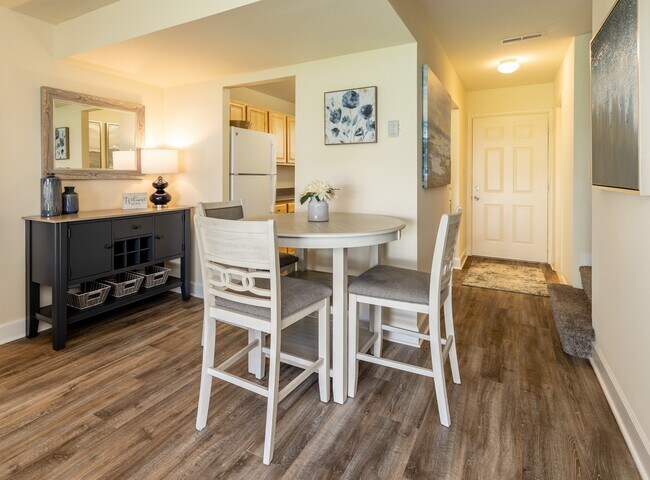 Foto del edificio - Seven Oaks Townhomes