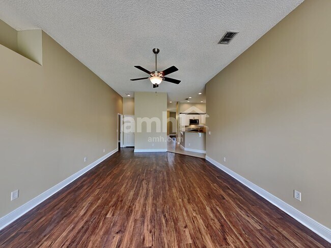 Foto del edificio - 3588 Foxcroft Cir