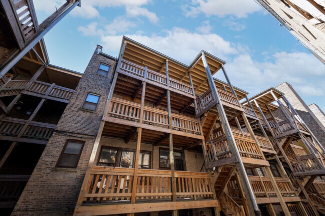 Foto del edificio - 3505 N Pine Grove Ave