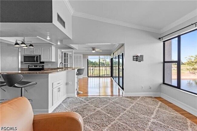 Foto del edificio - 5665 Trailwinds Dr