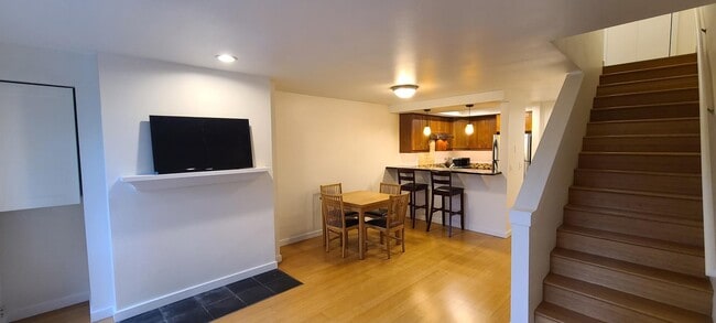 Building Photo - 1817 11th Ave W