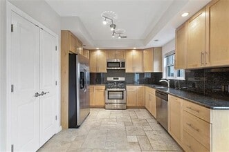 Building Photo - 437 Whiton St