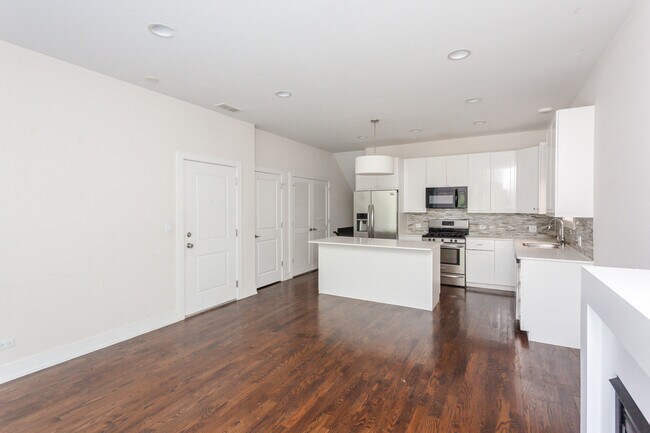 Building Photo - 3508 N Sacramento Ave