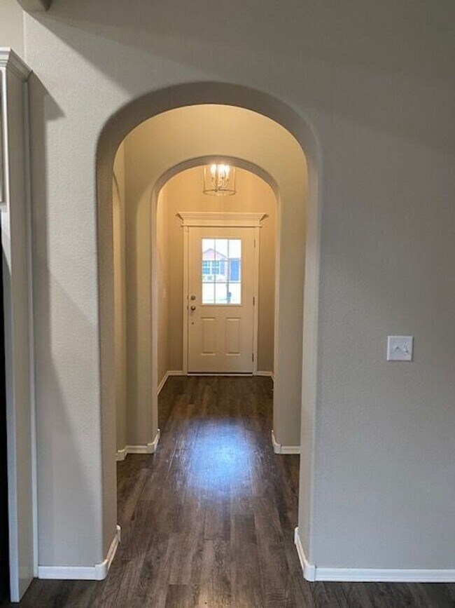 Foto del edificio - Large 4 Bed | 2 Bath | Bixby | Available end of January!