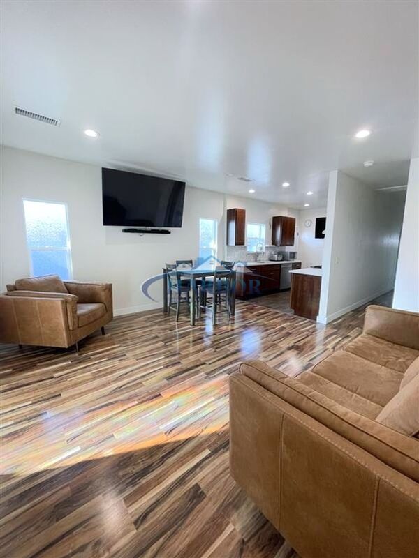 Foto del edificio - 646-646 W 19th St