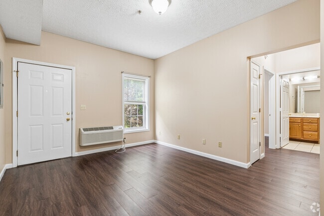 1BR, 1BA - 750SF - Living Room - Mason Manor Apartments