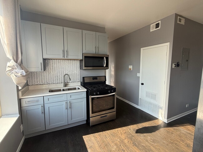 Photo - 1856 W 18th St Apartment