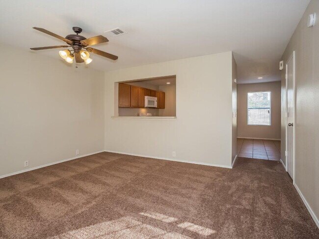 Foto del edificio - 914 Eagles Glide Dr