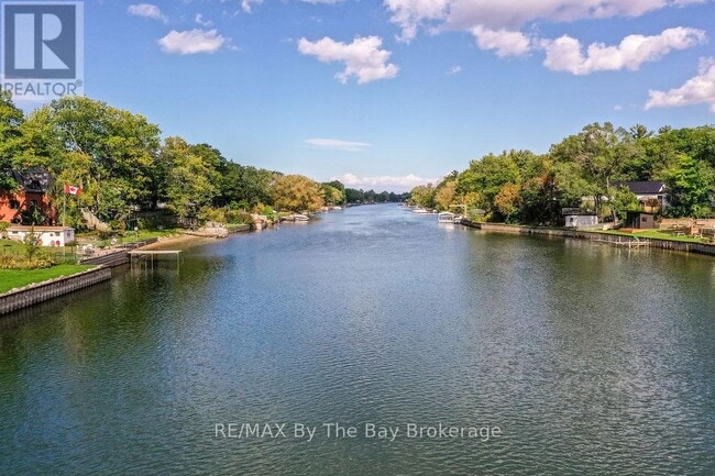 Building Photo - 1067 Mosley St
