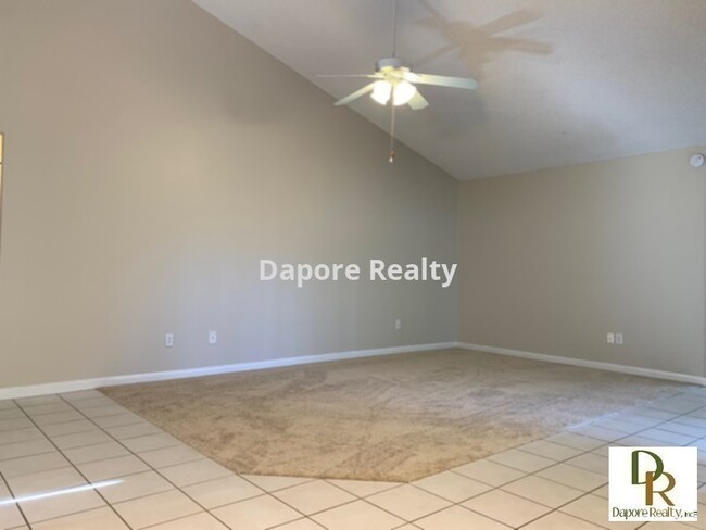 Foto del edificio - NICE, MUST SEE 3 Bed, 2 Bath, Screen Porch...
