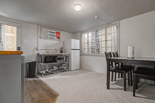 Foto del edificio - 261 Belford Ave