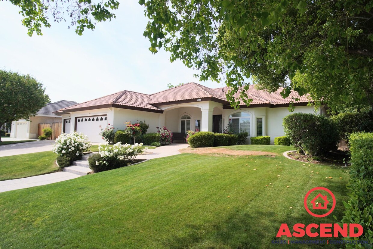Foto principal - Beautiful Home Near Liberty High School!