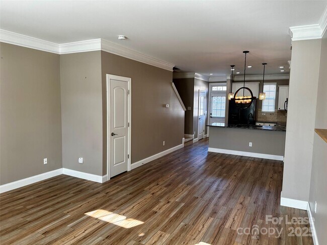 Building Photo - 15808 Sharon Dale Dr