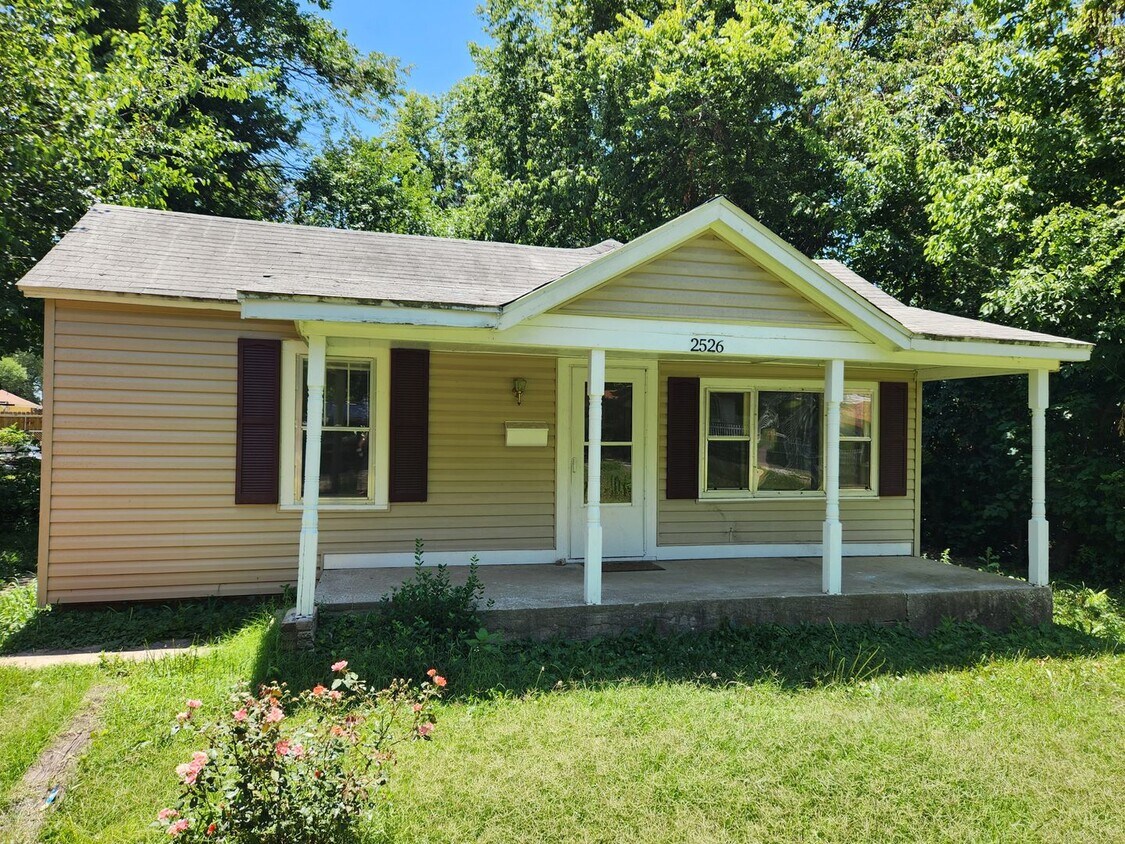 Foto principal - 2526 W Madison St