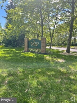 Building Photo - 211 Sonnett Pl