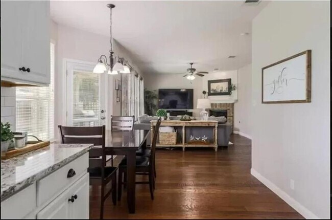 Foto del edificio - 4326 Rock Hill Rd
