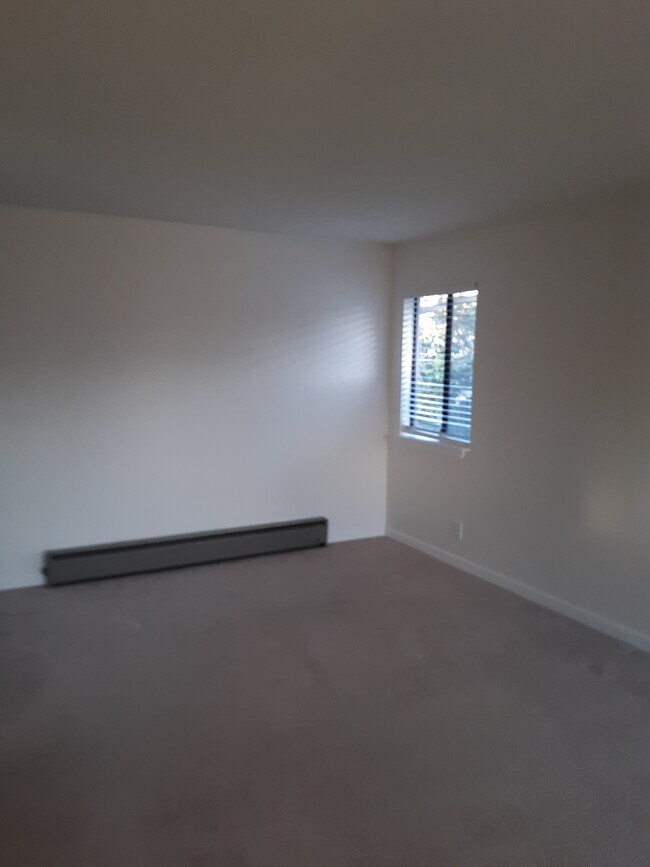 Building Photo - 515 Ramona Ct