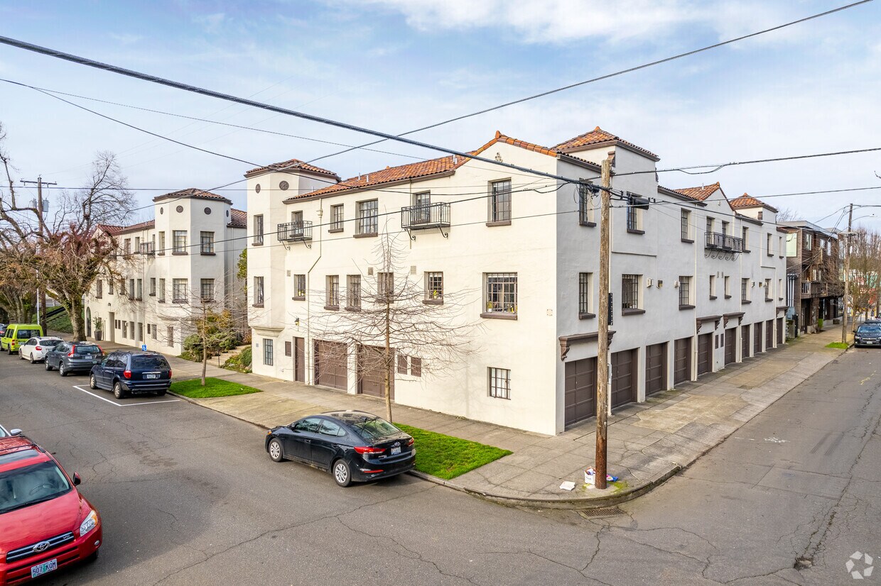 Foto principal - 2325 NE Flanders St