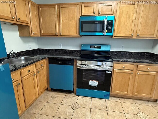 Foto del edificio - 6560 Ridgefield Cir