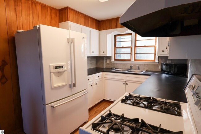 Building Photo - 1043 Cranberry Pike