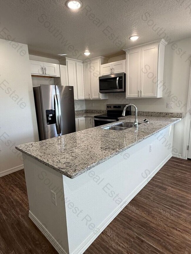 Foto del edificio - New Spacious 2 bedroom 2 bath Duplex.