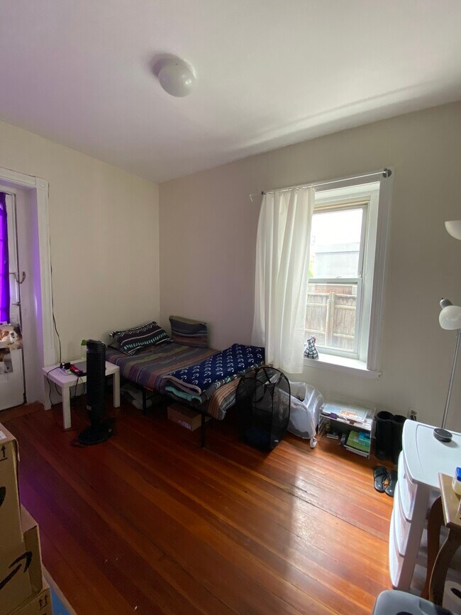 Foto del edificio - 1592 Beacon St