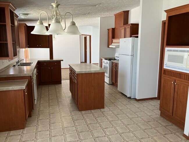 Building Photo - 13549 Heritage St