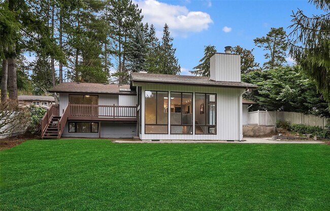 Foto del edificio - Stunning Remodeled Hunts Point Home for Rent