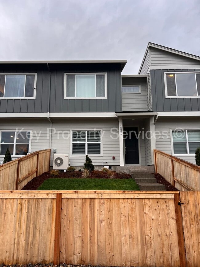 Foto del edificio - Newer Townhome in North Vancouver/Ridgefield