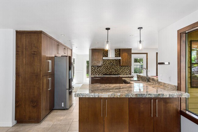 Foto del edificio - Spacious home in Lakemont Neighborhood!