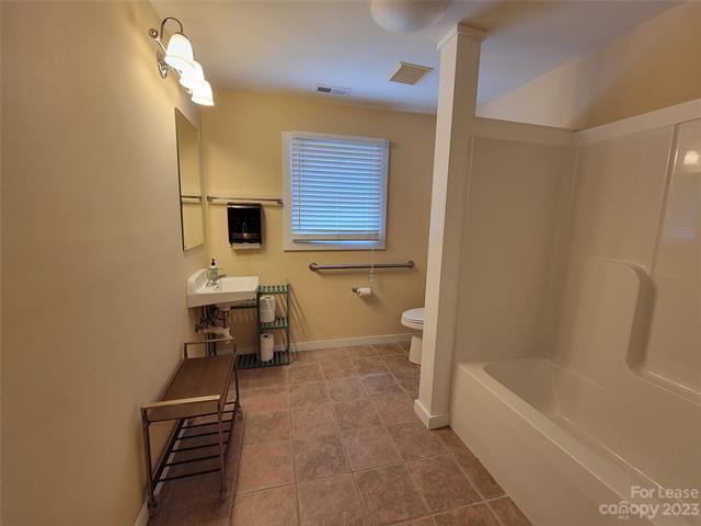 Primary Photo - 105 Kluttz St