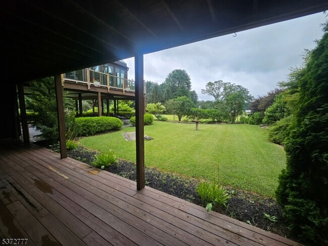 Building Photo - 242 Clove Rd