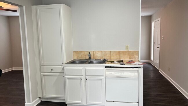 Foto del edificio - 5914 Magnes Ln