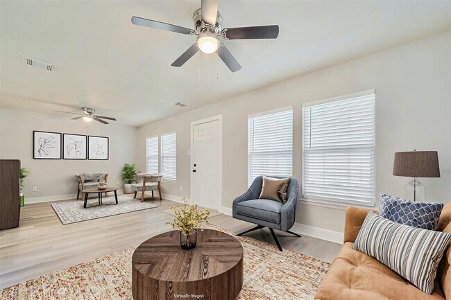 Foto del edificio - 5711 Silver Oak