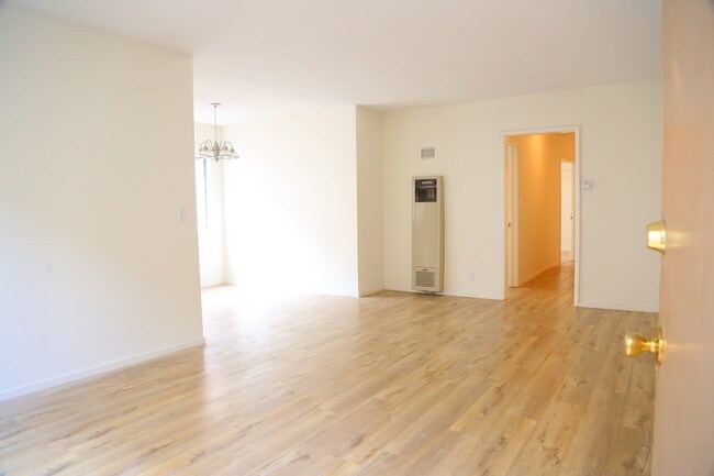Foto del edificio - 1029 N Hayworth Ave