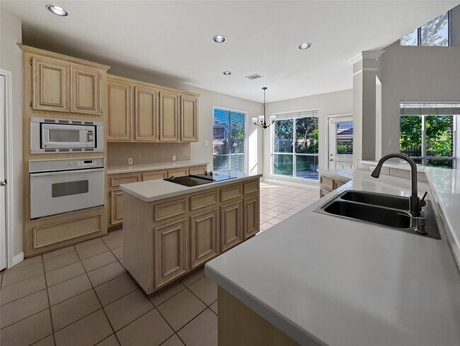 Foto del edificio - 2227 Clawson Falls Dr