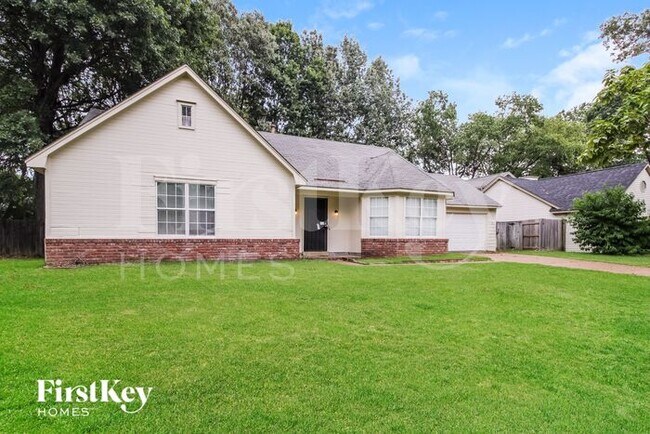 Building Photo - 6894 Rockbrook Dr
