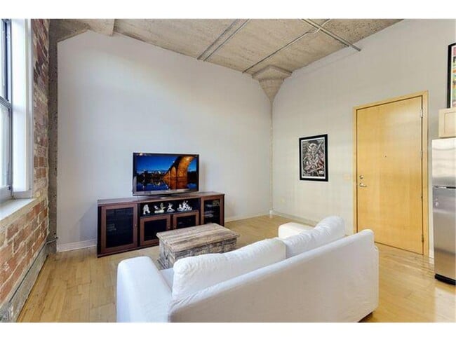 Building Photo - 521 S 7th St
