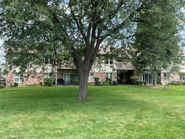 Building Photo - 1206 N Streamwood Ln
