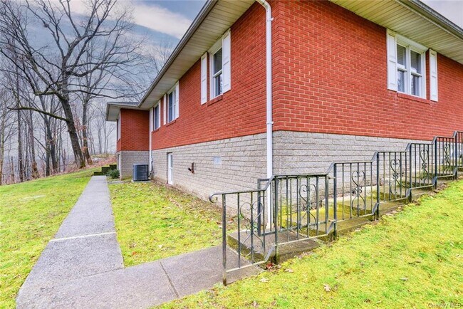 Building Photo - 9 Purdy Ave